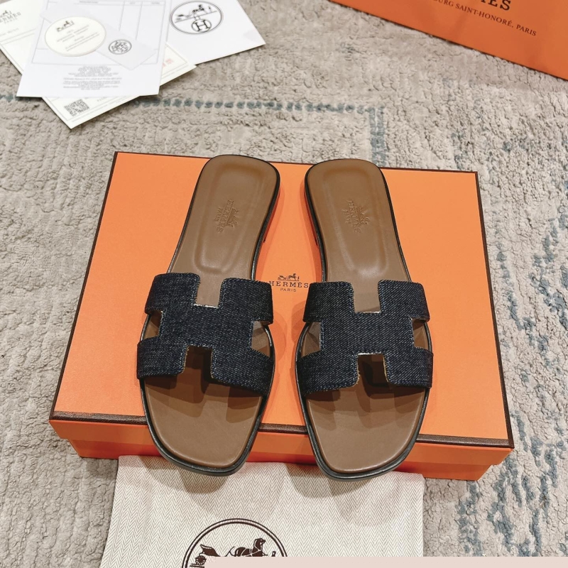 H**mes slippers